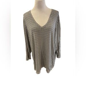 Lane Bryant Women’s Black and White‎ V-Neck Top Size 26/28